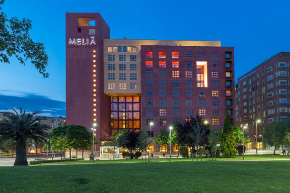 hotel melia bilbao parking